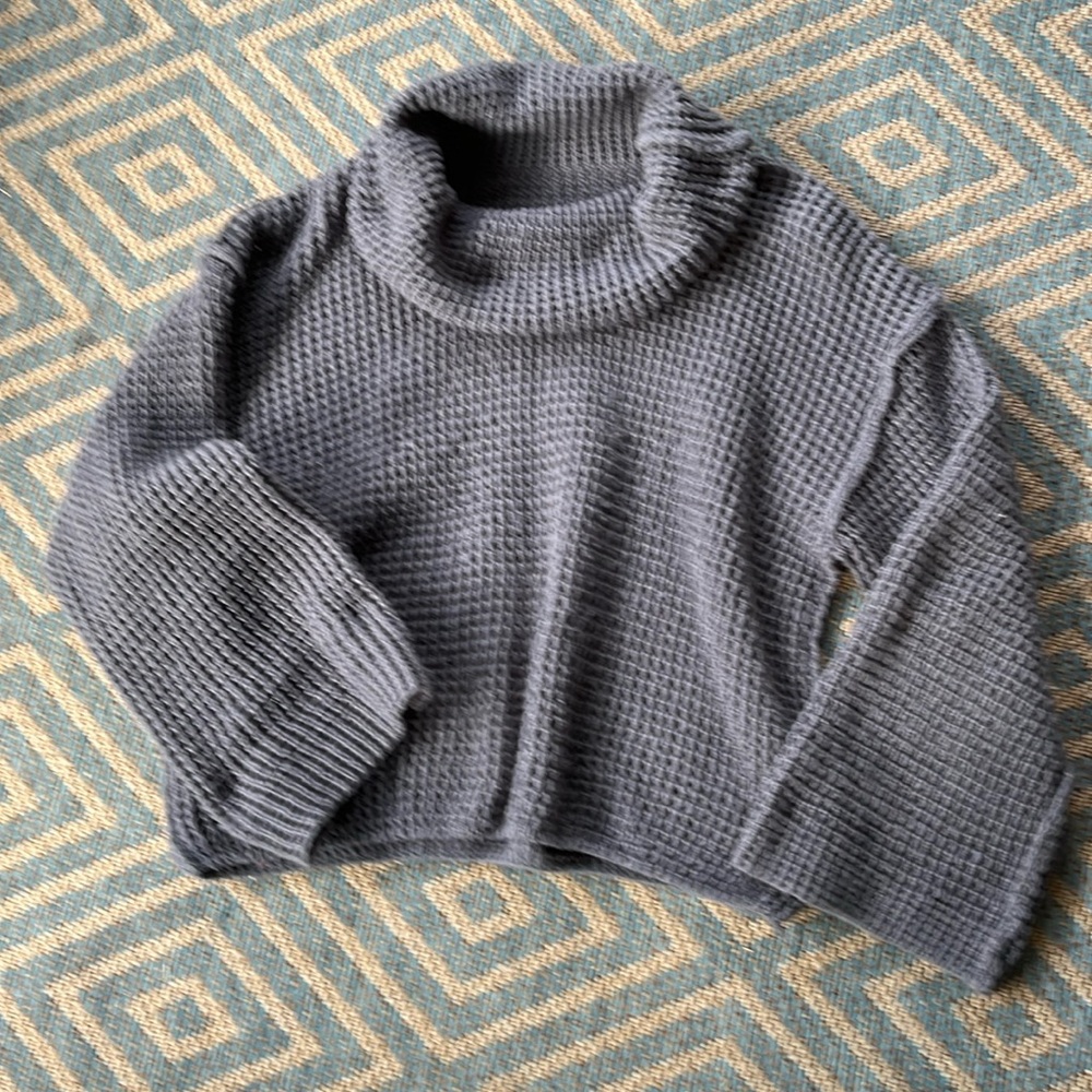 Short Sweater - Picture 2 of 3